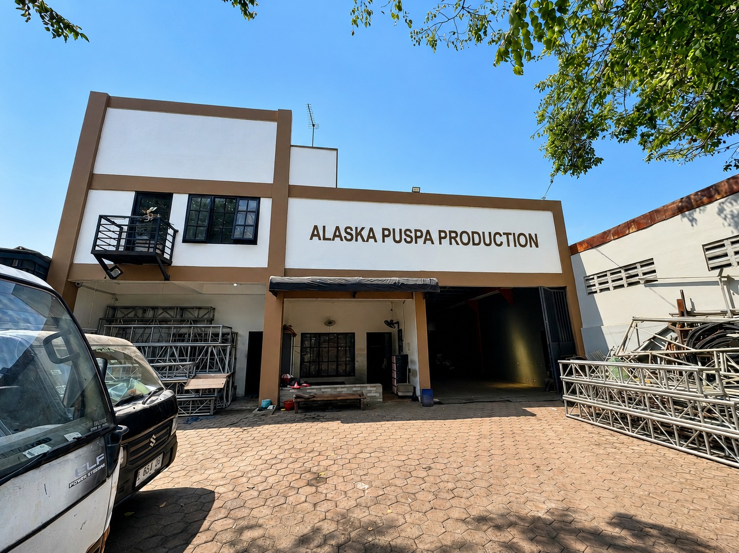 Kantor dan Aktivitas Kami